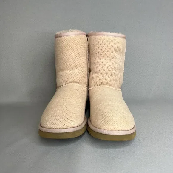 Womens UGG Boots Light Pink Tan Classic Short Perforated Suede Wool Boho Sz 6 - Picture 12 of 16